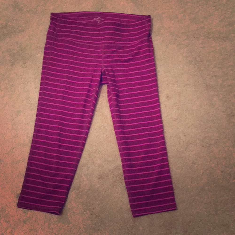 Athleta Chaturanga capris in M